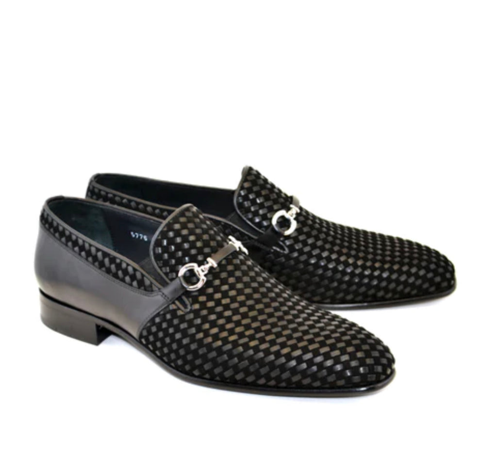 Corrente shoes are one of the most attractive, alluring footwear that will turn heads.